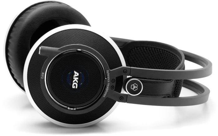 AKG K812